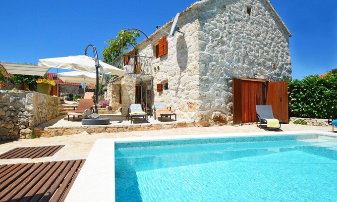 Seget House | Beautiful private villa for 5 people with WIFI, A/C, private pool, TV, terrace and panoramic view
