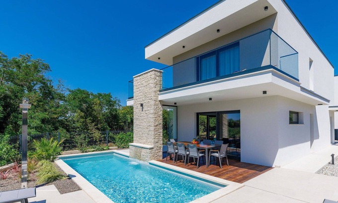 Basanija House | Beautiful private villa for 6 people with WIFI, A/C, private pool, TV, terrace and parking