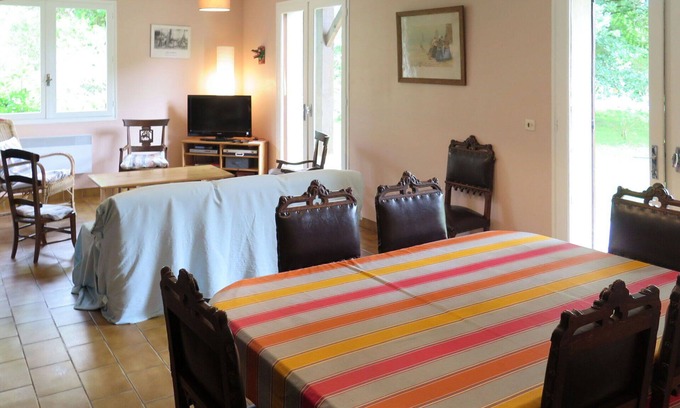 Uza Villa | Beautiful private villa for 10 people with WIFI, TV, terrace and pets allowed
