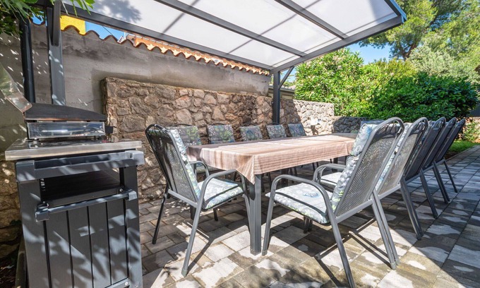 Cunski House | Beautiful private villa for 12 people with hot tub, A/C, WIFI, TV and patio