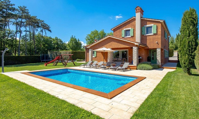 Sumber House | Beautiful private villa for 6 guests with WIFI, private pool, A/C, TV and terrace
