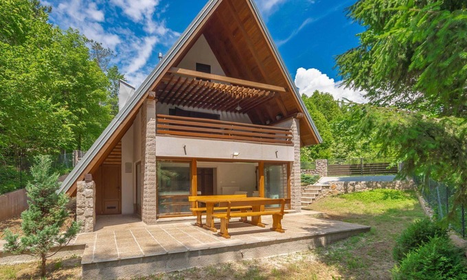 Lic House | Beautiful private villa for 4 people with hot tub, WIFI, A/C, TV and terrace