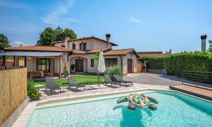 Viskovo House | Beautiful private villa for 8 people with private pool, A/C, WIFI, TV, terrace and panoramic view