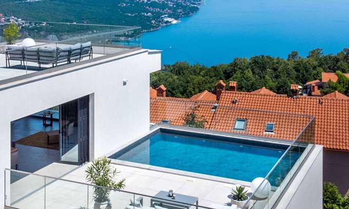 Bregi Villa | Beautiful private villa for 10 people with private pool, A/C, WIFI, TV, terrace and pets allowed