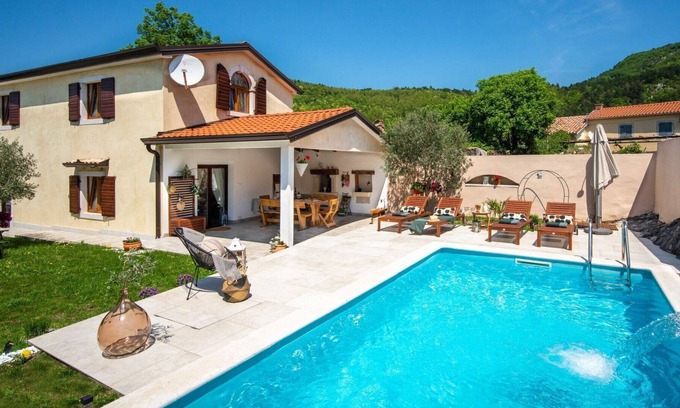 Lupoglav House | Beautiful private villa for 6 guests with WIFI, A/C, private pool, TV, terrace and parking