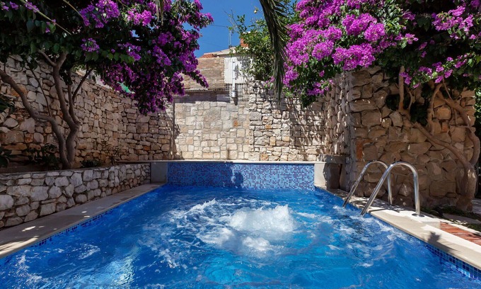 Cove Makarac (Milna) House | Beautiful private villa for 6 people with A/C, WIFI, private pool, TV and terrace
