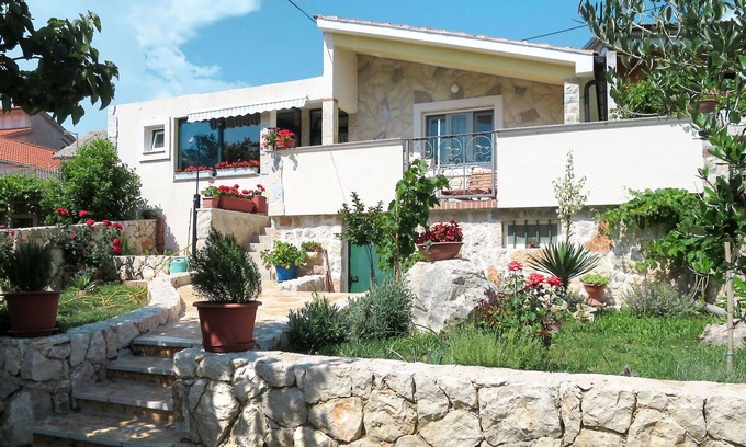 Posedarje House | Beautiful private villa for 5 people with WIFI, A/C, TV, terrace and pets allowed