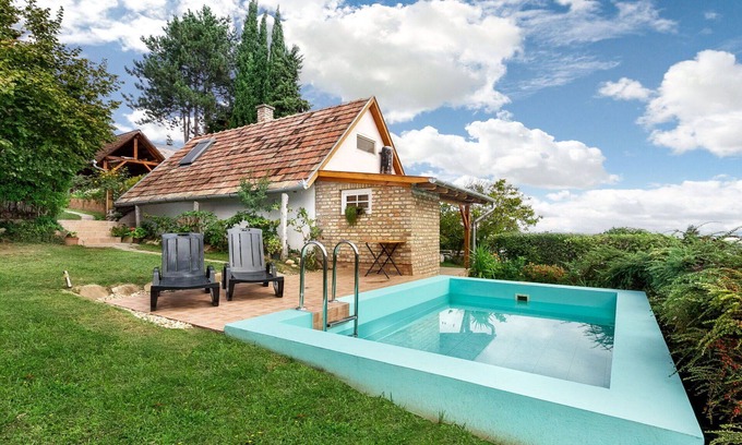 Fonyod House | Beautiful private villa with private pool, WIFI, TV, terrace, pets allowed and panoramic view