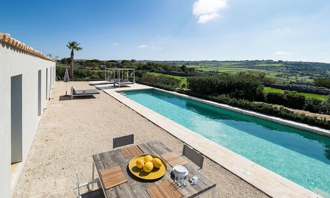 Ragusa Villa | Beautiful private villa for 6 people with A/C, private pool, WIFI, TV, patio and panoramic view
