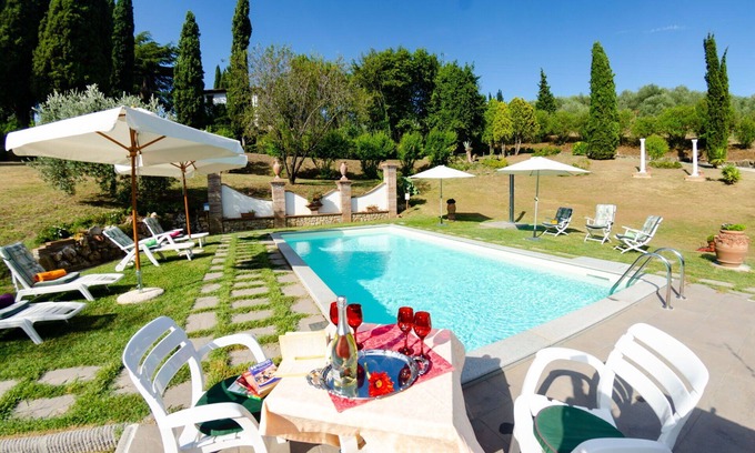Uzzano Villa | Beautiful private villa for 10 guests with private pool, WIFI, A/C, TV, pets allowed and parking