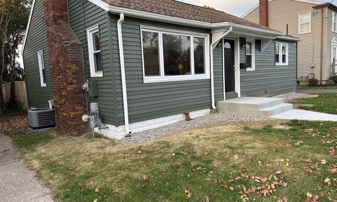 Erie House | Beautiful Ranch style house across from Mercyhurst University