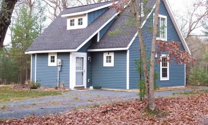 Baldwin Cottage | BEAUTIFUL RECENTLY CONSTRUCTED COTTAGE CLOSE TO BIG STAR! WE HAVE INTERNET!