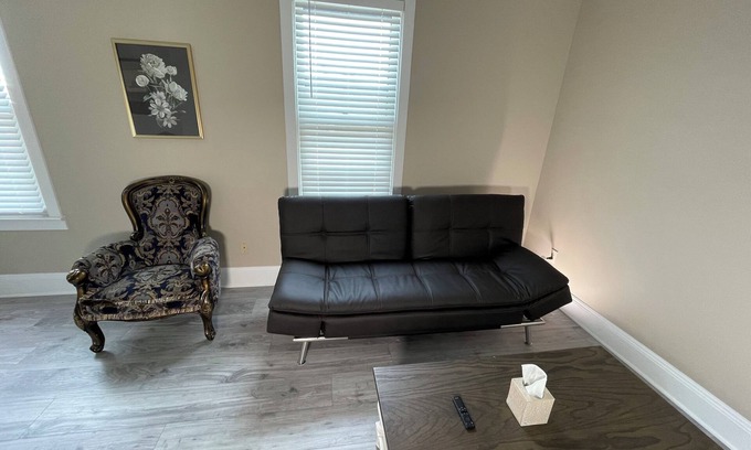 Cleveland Apartment | Beautiful Renovated Apartment in Cleveland
