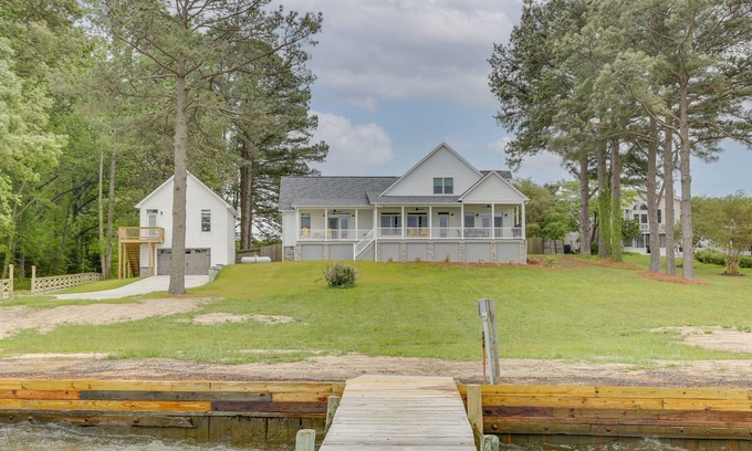 Cobbs Creek House | Beautiful river house with dock and boat house