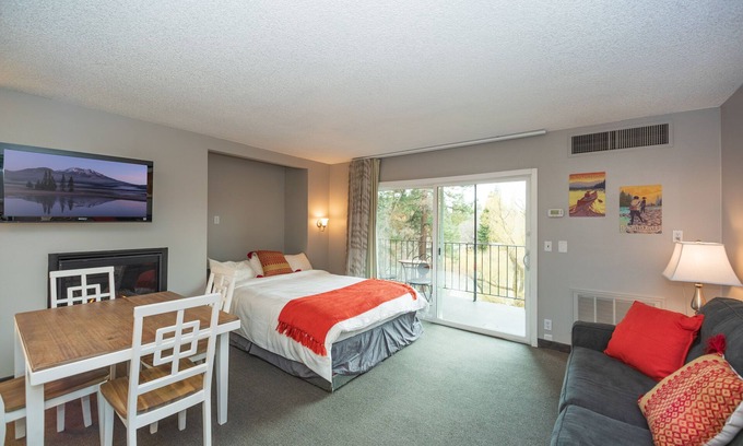 Bend Condo | Beautiful River Views - Walk Downtown ~ Fireplace ~ Patio