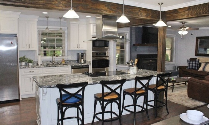 Murfreesboro House | Beautiful Rustic Murfreesboro Home just minutes from I24, MTSU and more