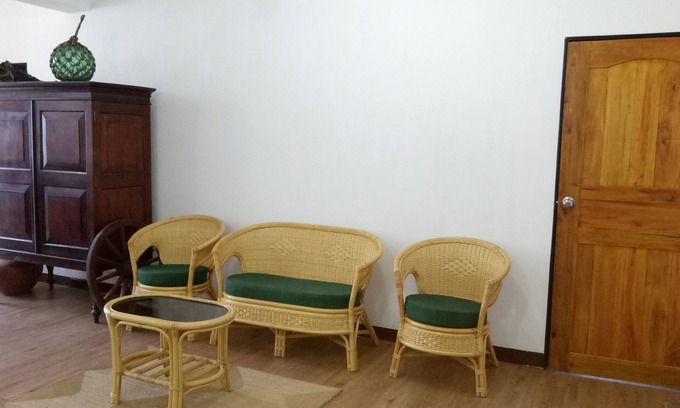 Kollupitiya Apartment | Beautiful Rustic One Bed Flat