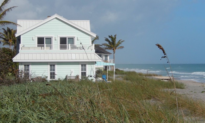 Hobe Sound House | Beautiful Secluded Beach House on prestigious Jupiter Island.n30 Day Minimum