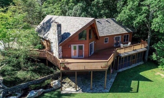 Pinnacle House | Beautiful serene lake house in the foothills, great for couples or families.