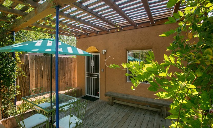 Nob Hill House | Beautiful southwest casita in walking distance to historic Nob Hill on Route 66.