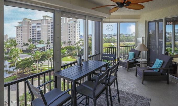South Island Condo | Beautiful, spacious home away from home! This 3 bed 3 bath condo has everything!