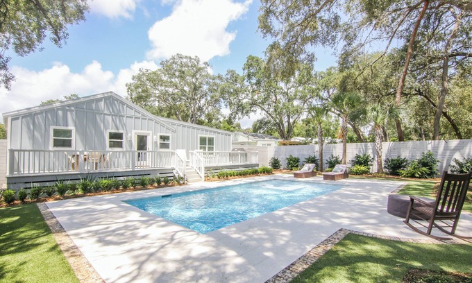 Saint Simons Island Cottage | Beautiful spacious home and pool, wi-fi, pool