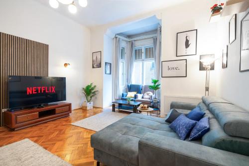Vizivaros Apartment | Beautiful Spacious Three-Room Suite Close to Buda Castle