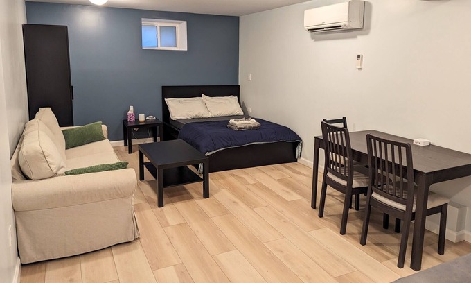 Ditmas Park Apartment | Beautiful Studio Steps from Q Train BLUE