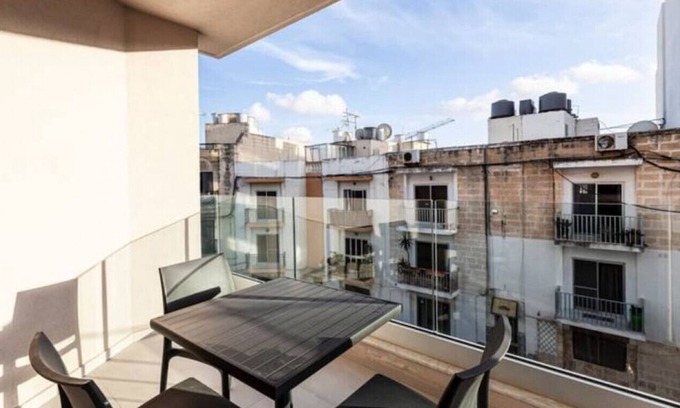 St. Andrew's Apartment | Beautiful suite stay, with 2COMFY beds, WIFI & AC