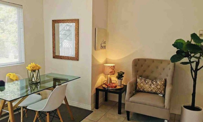Renfrew-Collingwood House | Beautiful suite with separate entrance close to Downtown and Metrotown