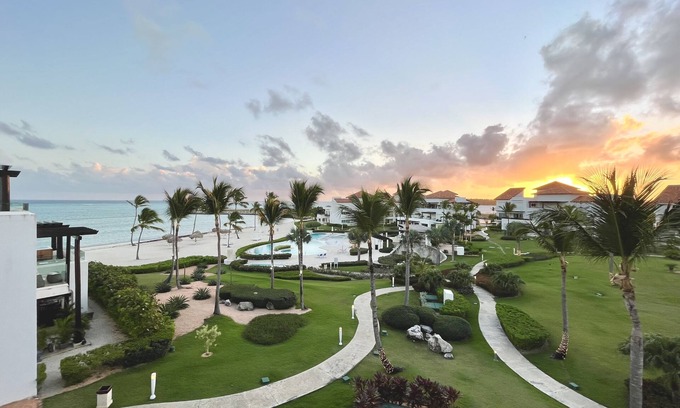 Cap Cana Marina Condo | Beautiful top floor beach front condo in the center of cap cana.