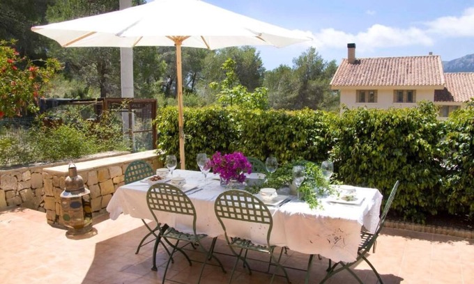 Empedrola House | Beautiful townhouse with garden, communal pool in Calpe, 4 km from the beach.