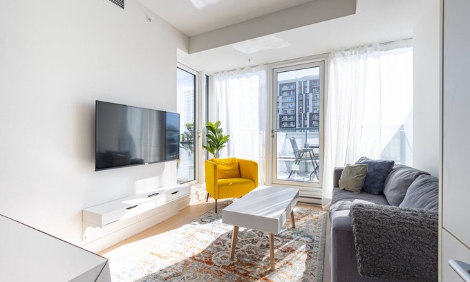 Downtown Montreal Condo | Beautiful two bedroom condo with a jaccuzi