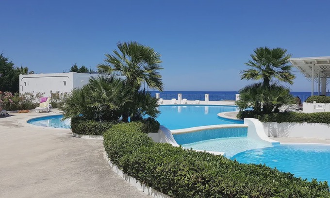 San Giorgio House | Beautiful two-room villa, right on the sea, swimming in the pool, culture and relaxation.