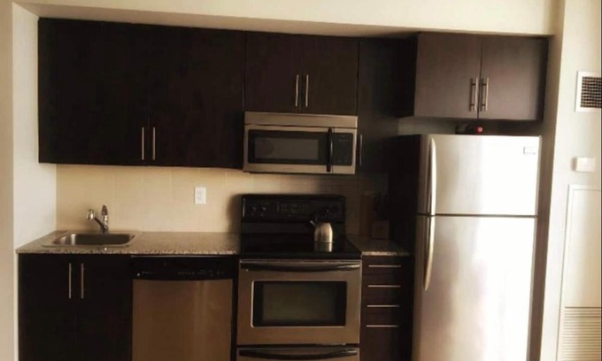 Downtown Toronto Apartment | Beautiful Unit in Heart of Downtown Toronto