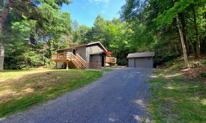 Tunkhannock Township House | Beautiful, quiet place in the woods