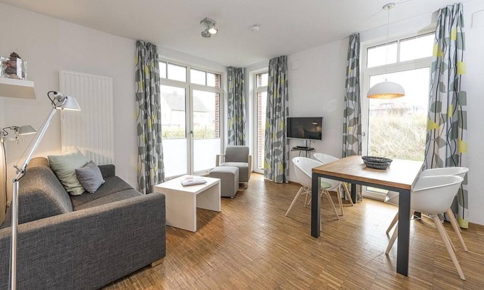Horum Apartment | Beautiful vacation apartment with sunny south-facing terrace - only 100 m to the North Sea beach!