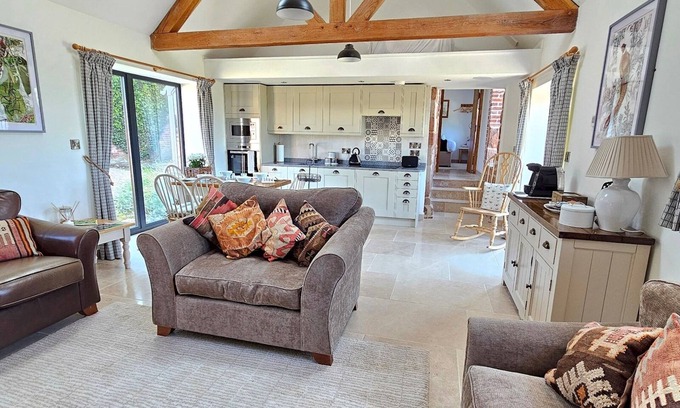 Billingsley House | Beautiful Views Historic 16th Cent Barn Conversion| Pass the Keys