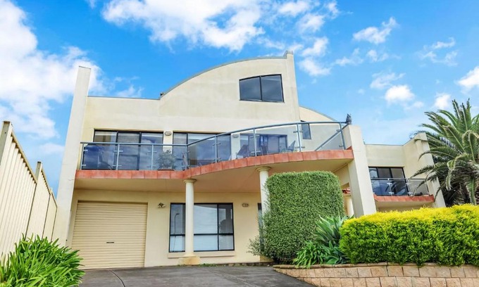 Encounter Bay House | Beautiful Views Relaxation Awaits You