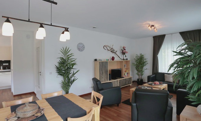 Kuestelberg Villa | Beautiful Villa with Garden in Küstelberg