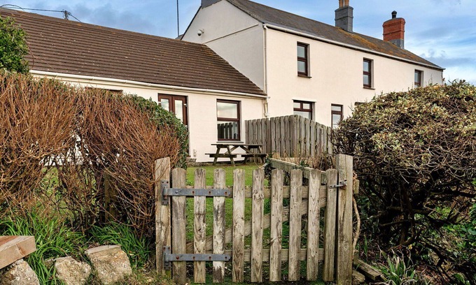 Sennen House | Beautiful villa for 6 people with WIFI, pets allowed and parking