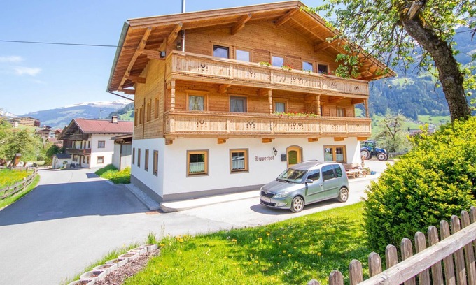 Schwendau Villa | Beautiful villa for 5 guests with WIFI, TV, balcony and parking