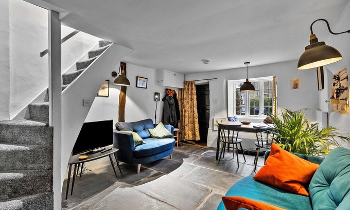 Launceston House | Beautiful villa for 4 guests