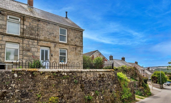 St. Dennis House | Beautiful villa for 4 people with WIFI and pets allowed