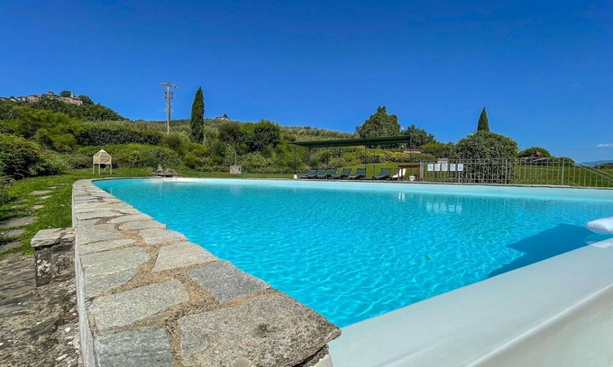 Montegonzi Villa | Beautiful villa for 4 people with pool, WIFI, TV, patio, pets allowed, panoramic view and parking