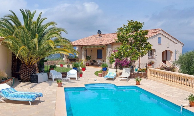Tanneron House | Beautiful villa for rent in a green setting