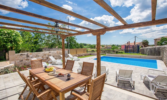 Tinjan House | Beautiful villa with swimming pool, grill, WIfi, free WiFi
