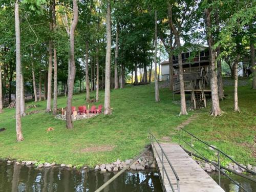 Cadiz House | Beautiful Waterfront with Dock Firepit Hot tub