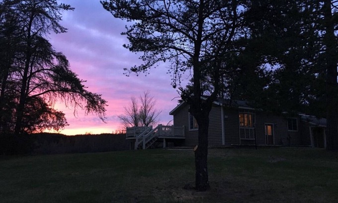 Tomahawk House | Beautiful Year Round Home on Lake Nokomis, on Snowmobile & UTV Trail