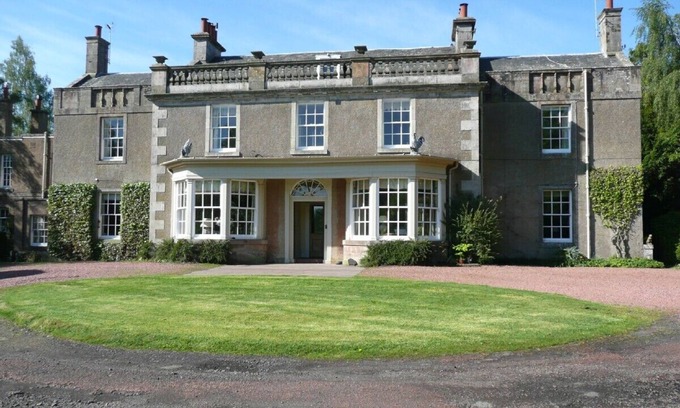 Balerno Apartment | Beautifully Appointed Apartment on edge of Edinburgh